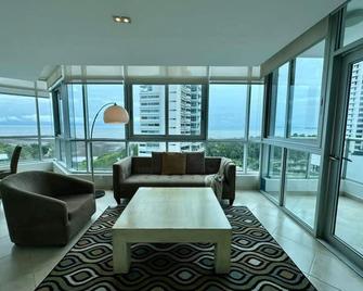 River Wood I Sunny 1 BDR in Costa del Este - Panama Stadt - Wohnzimmer
