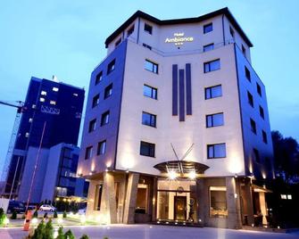 Ambiance Hotel - Boekarest - Gebouw