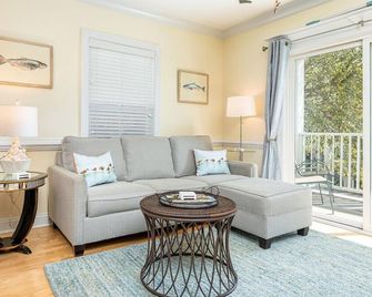 Silver Shores 4 | South Island Condo, Near Beach! - Tybee Island - Sala de estar