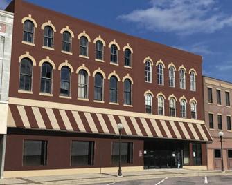 Cozy 1 bedroom apartment located in beautiful downtown New Ulm - New Ulm - Building