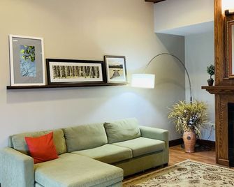 Country Inn & Suites by Radisson, Ithaca, NY - Ithaca - Σαλόνι