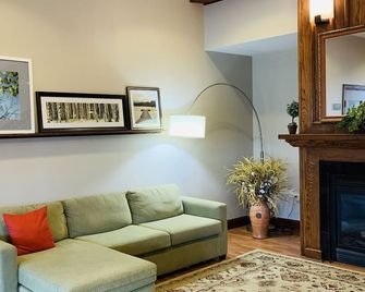 Country Inn & Suites by Radisson, Ithaca, NY - Ítaca - Sala de estar