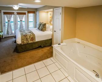 Carriage Place - Branson - Bedroom