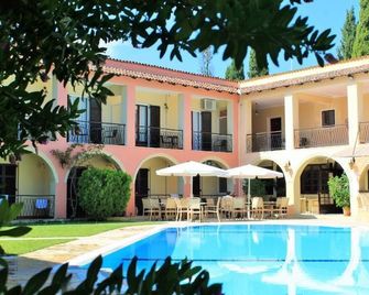 Annaliza Aparthotel - Ipsos - Piscina