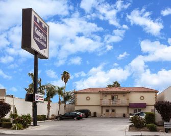 Howard Johnson by Wyndham Bakersfield - בייקרספילד - בניין