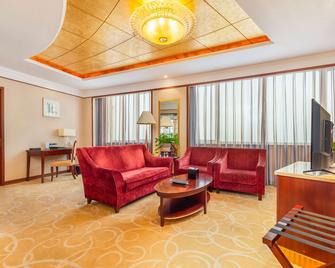 Days Hotel & Suites by Wyndham Jiaozuo - Jiaozuo - Huiskamer