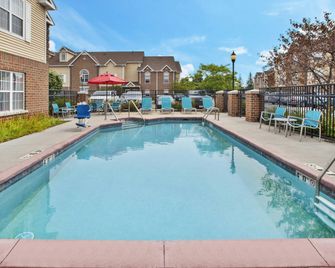 TownePlace Suites by Marriott Milwaukee Brookfield - Brookfield - Bazén