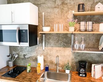 Boho Chic Apartment close to the airport and the beach with a private bathtub - Carolina - Kitchen