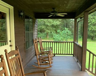 Blackshear Cabin on the Pond - Blackshear - Balcón