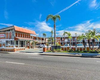 Aqua Venture Inn - Long Beach - Building