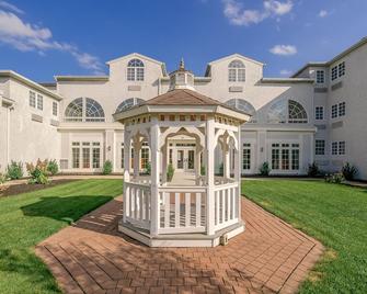 Chateau Renault - Egg Harbor City - Building