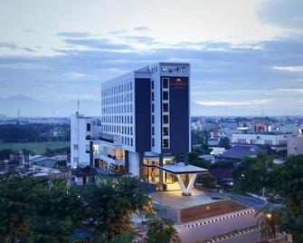 Hotel Grandhika Setiabudi Medan - Medan - Gebäude