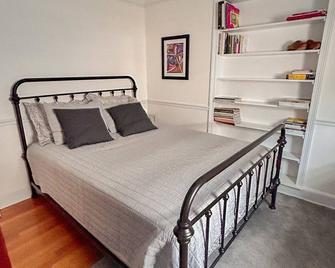 Lordship Charmer Has It All! Comfortable Stay, Accessible, Family Friendly! - Stratford - Habitación
