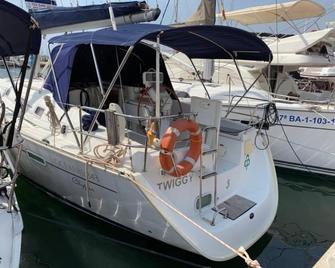 Cruising Boat for up to 6 people in MASNOU - Badalona