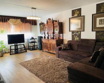 Avelana Apartment - Pärnu - Wohnzimmer