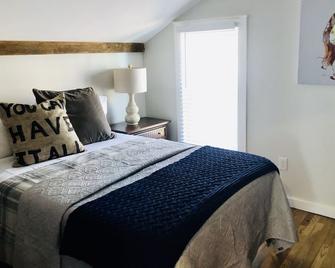 Downtown Binghamton Loft Style Living - Binghamton - Bedroom