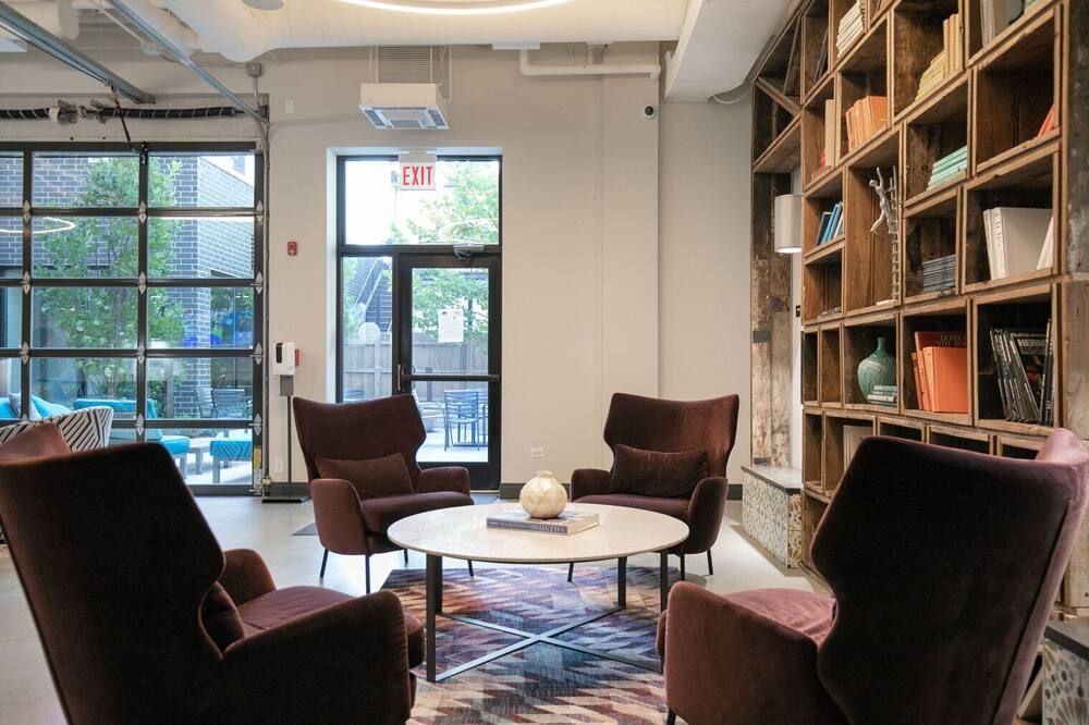 Blueground | Edgewater, fitness center, nr Lake - Chicago - Lounge