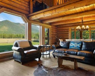 Luxury Montana Cabin with epic Mountain Views - Bigfork - Living room