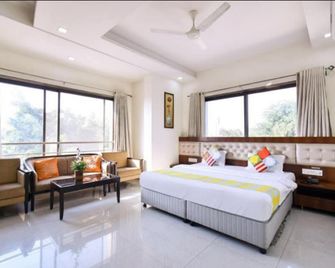 Goroomgo Sai Shubham Shirdi - Shirdi - Bedroom