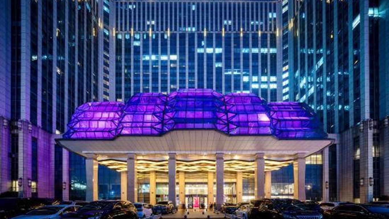 Longchamp Garden Hotel