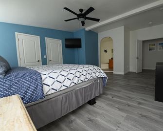 Spacious Riverhouse with private park/boat ramp - Паркер - Спальня
