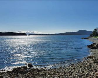 {Forget-Me-Not Inn} Alaskan Waterfront Vacation Rental (Eagle Suite) - Sitka - Beach