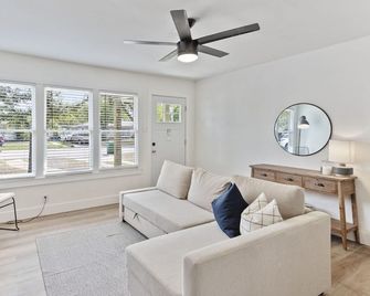 Modern & Cozy Home at the Heart of San Antonio - San Antonio - Sala de estar