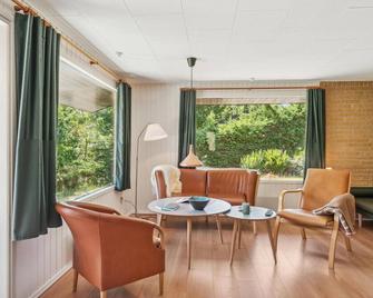 3 Bedroom Nice Home In Knebel - Knebel - Living room