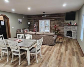 Escape to the beauty of nature at this newly renovated vacation home! - Lancaster - Sala de jantar