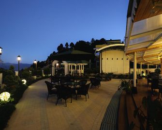 Crescent Resort - Darjeeling - Patio