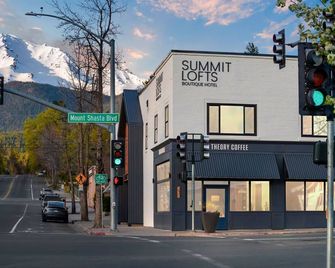 Summit Lofts, Downtown Mt Shasta, Queen Bed, #208 - Mount Shasta - Gebäude
