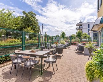 Strandhotel Seestern - Ostseebad Baabe - Patio