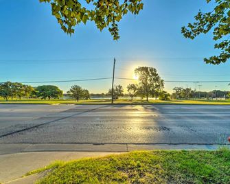 Accessible Lubbock Home with Yard Near Texas Tech! - Lubbock - Outdoors view