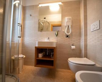 Hotel Regina - Cortina d'Ampezzo - Badkamer