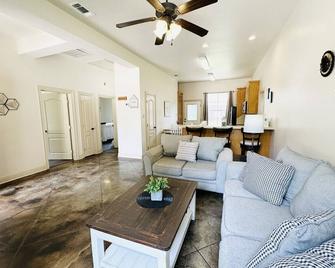 Chateau 17 - Hammond - Living room