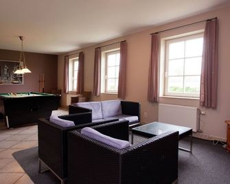 Peer Villa with Garden - Peer - Huiskamer