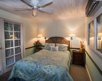 West Palm Beach Home With Cottage, Private & Secluded, Heated Pool - ווסט פאלם ביץ' - חדר שינה