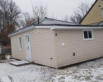 Cozy home on a quiet street minutes to DT Kingston - Kingston - Edificio