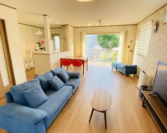 Aburatsubo Bekkan - Yokosuka - Living room