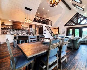 Lakeside Cabin | Hot Tub | Kayaks | Fishing | Atv Trails - Mena - Dining room