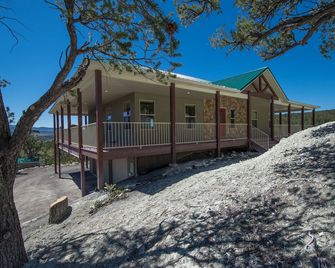 Ridgetop Hideaway - Hatch - Gebouw