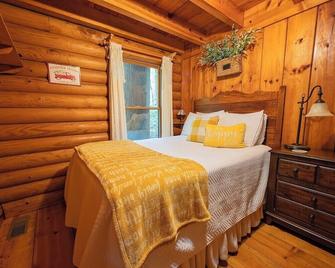Ivy Cottage | Cute Cottage Along The Ocoee River - Benton - Bedroom