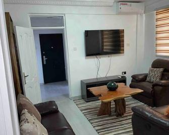 Lovely apartment - Ablekuma - Sala de estar