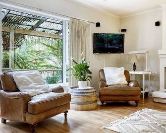 The Fernglen Forest Retreat - Mount Dandenong - Living room