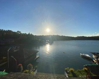 Yollys Lake House Caliraya - Cavinti - Pool