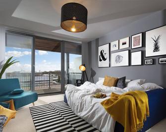 Plymouth Penthouse Apartment-Sea View-Sleeps 7- Habita Property - Plymouth - Bedroom