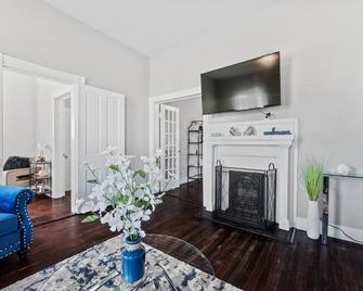 West High 3br Private Backyard Petersbur - Petersburg - Schlafzimmer