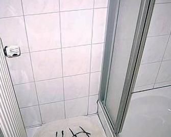 Tine-s-Ferienwohnung - Husum - Bad