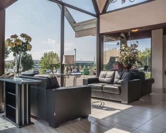 Rodeway Inn Fallsview - ניאגרה פולס - לובי