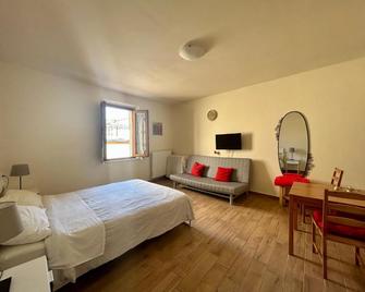 Apartment Nel Centro Della Citta - Pistoia - Bedroom